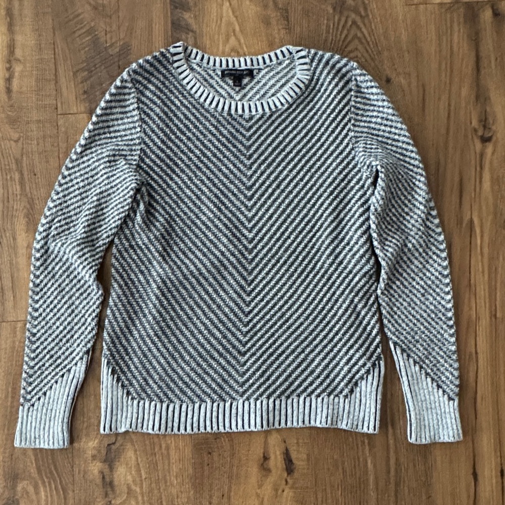 Banana Republic grey women’s sweater, size small